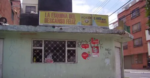 LA ESQUINA DEL DESCANSO FELIZ LA ESQUINA DEL DESCANSO FELIZ